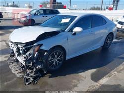 تۆیۆتا کامری